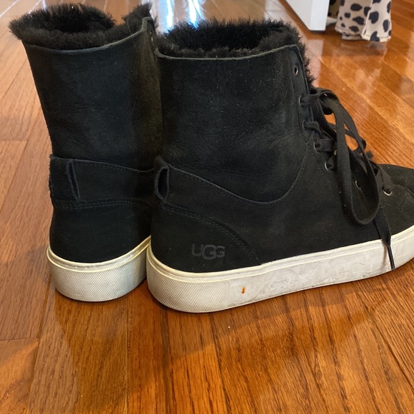 Super comfy Ugg Hugh top sneaker.  Fur on inside. - Picture 2 of 3